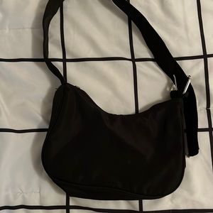 Black adjustable casual purse